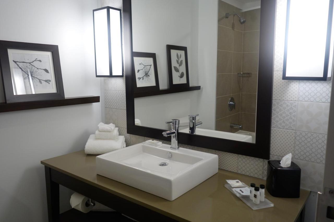 Country Inn & Suites By Radisson, Belleville, On Εξωτερικό φωτογραφία